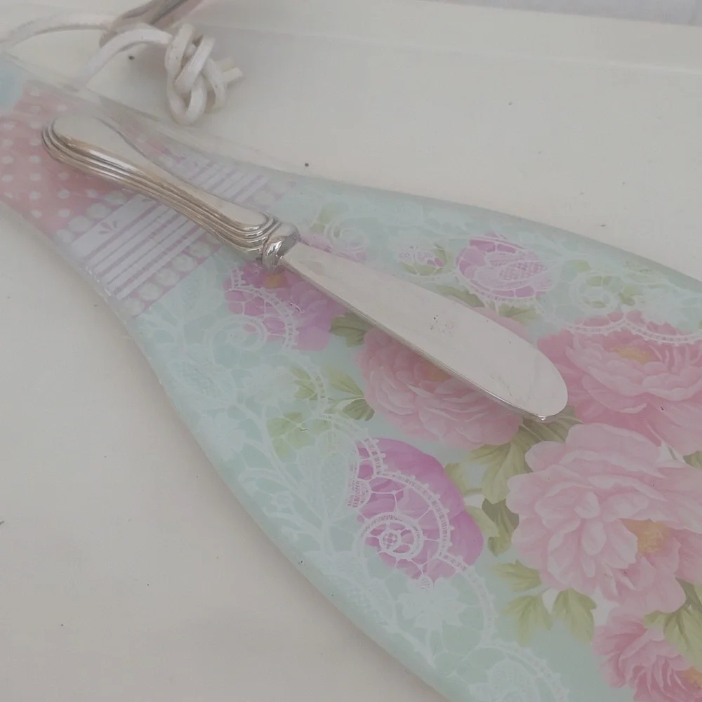 Floral Cheese Board with Spreader 🆕 - Picture 4 of 8